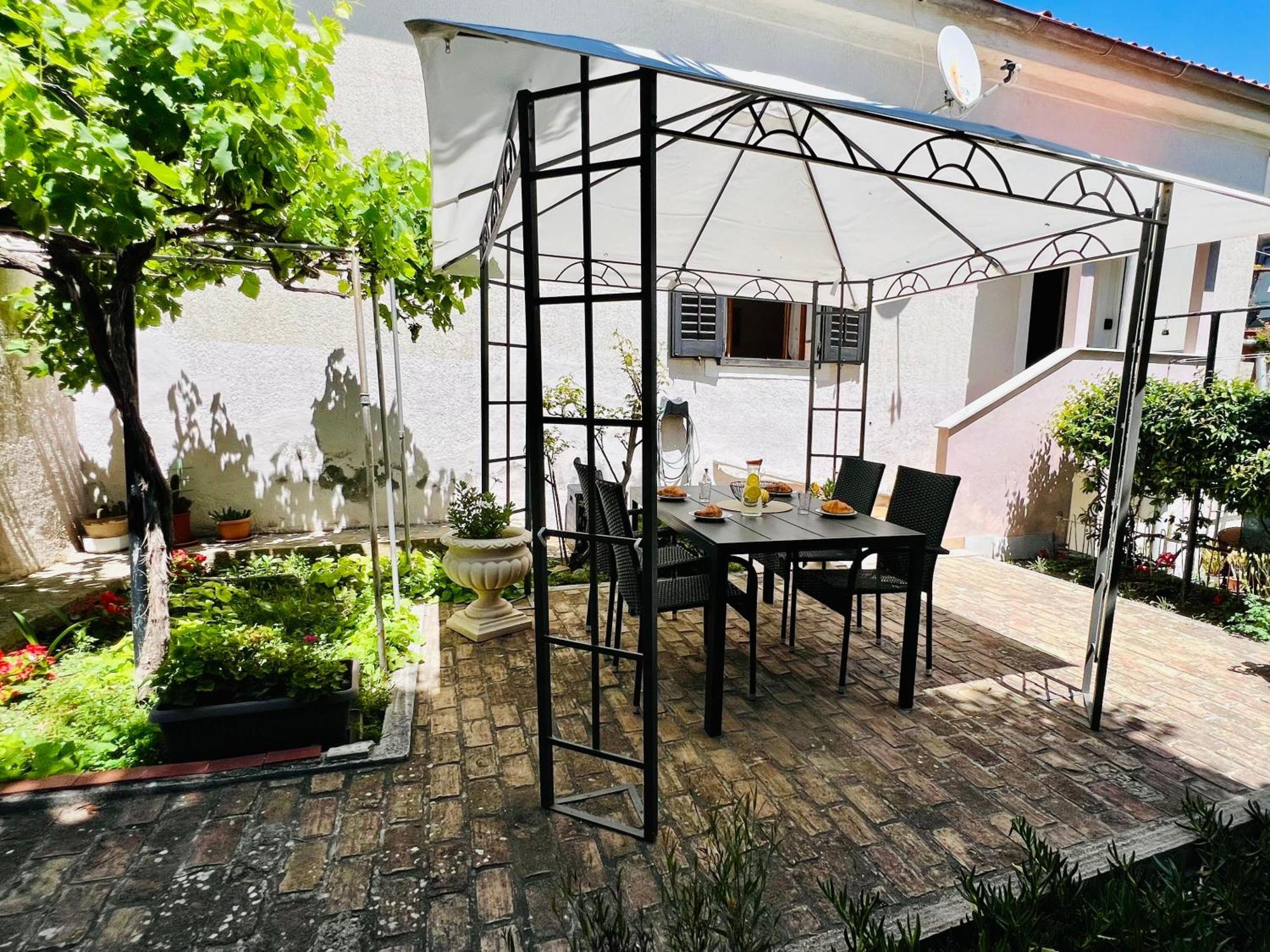 V&V Apartment Pula Bagian luar foto